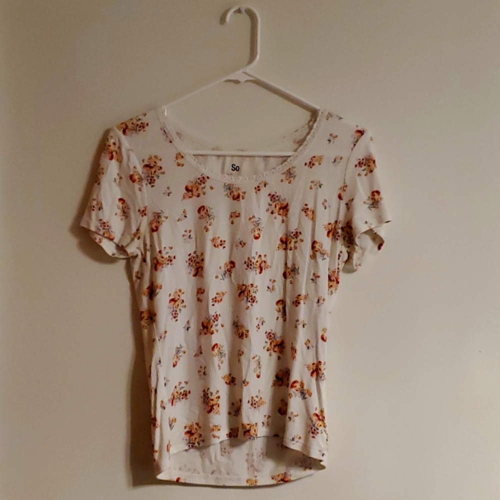 SO brand floral white t-shirt- medium